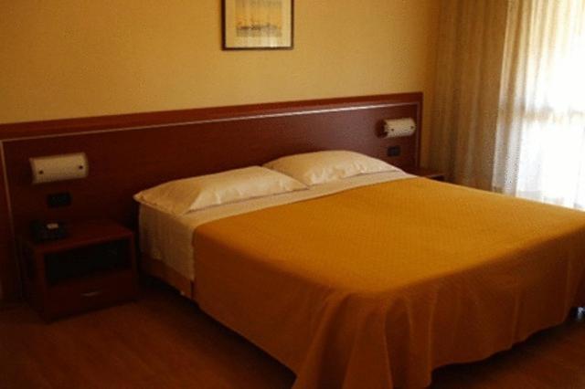 Hotel Derby Сирмионе Экстерьер фото