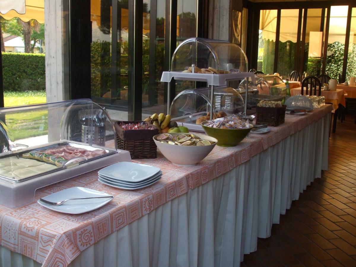 Hotel Derby Сирмионе Экстерьер фото