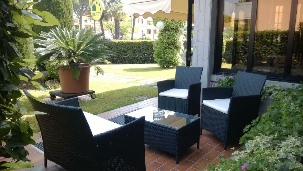 Hotel Derby Сирмионе Экстерьер фото