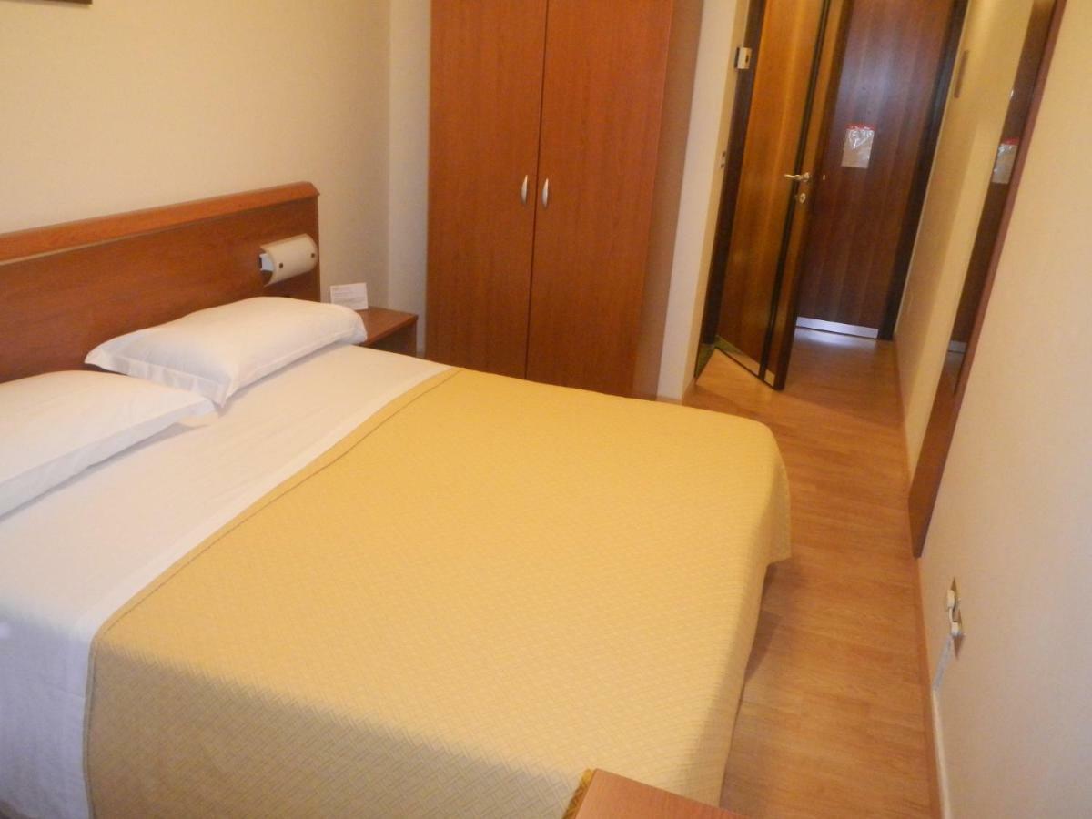 Hotel Derby Сирмионе Экстерьер фото