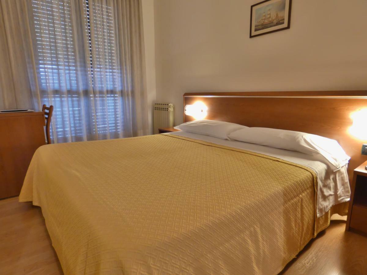 Hotel Derby Сирмионе Экстерьер фото
