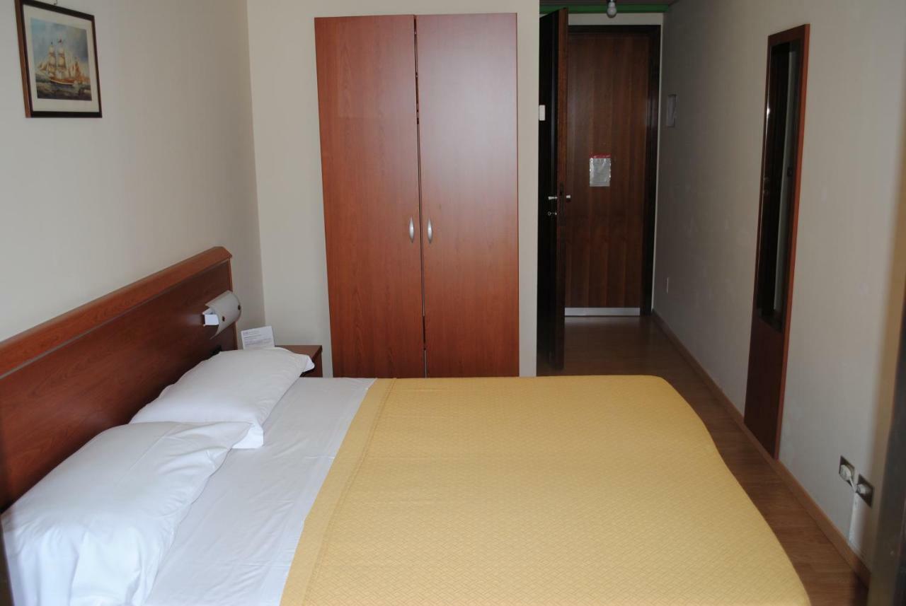 Hotel Derby Сирмионе Экстерьер фото